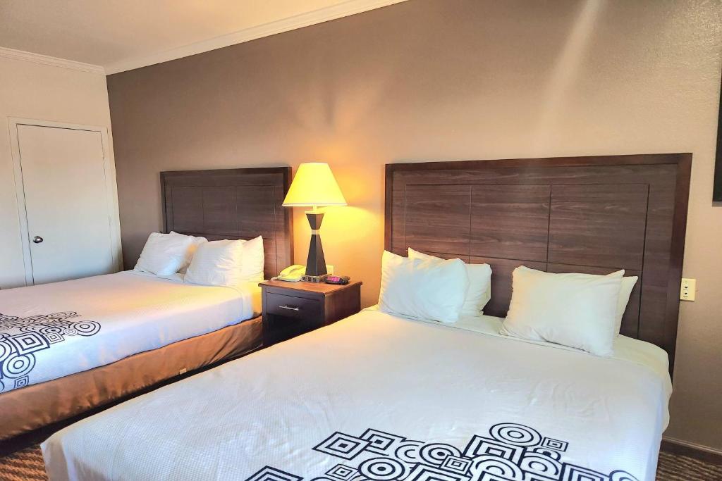 Days Inn by Wyndham Navasota - Habitación Con 2 Camas Grandes - Fumadores