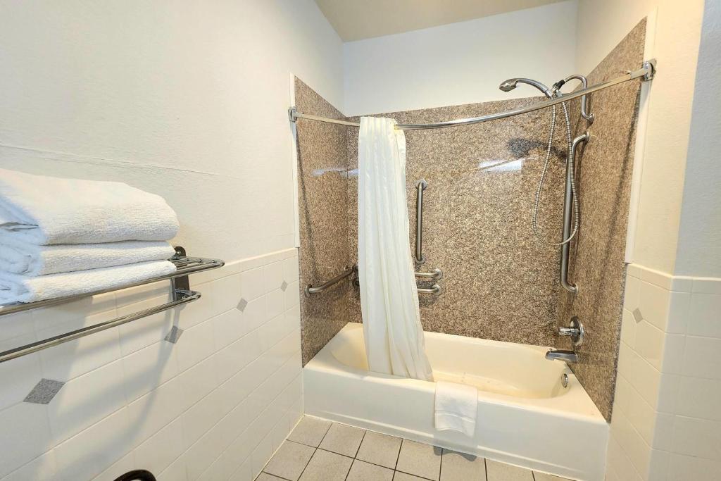 Days Inn by Wyndham Navasota - Error