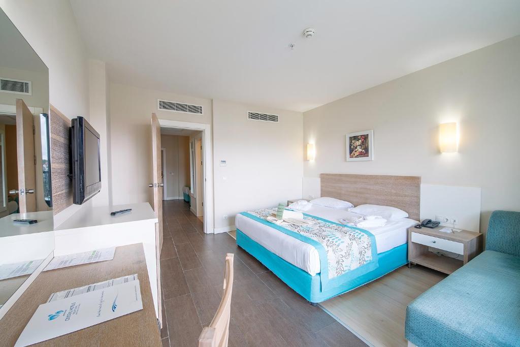Sunrise Queen Luxury Hotel - Family Room (2 Adults + 2 Children)