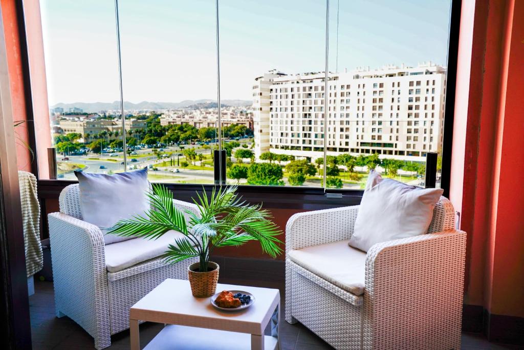 Malaga con infinity pool y terraza cubierta