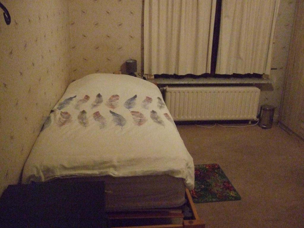 Postel nebo postele na pokoji v ubytování Bij het station van Drongen