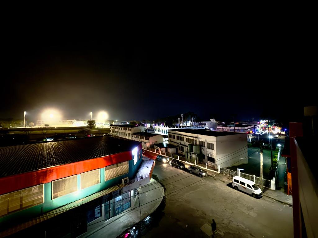 une ville illuminée la nuit avec des bâtiments dans l'établissement Cloud Apartments 2 Bedroom in Lautoka CBD, à Lautoka