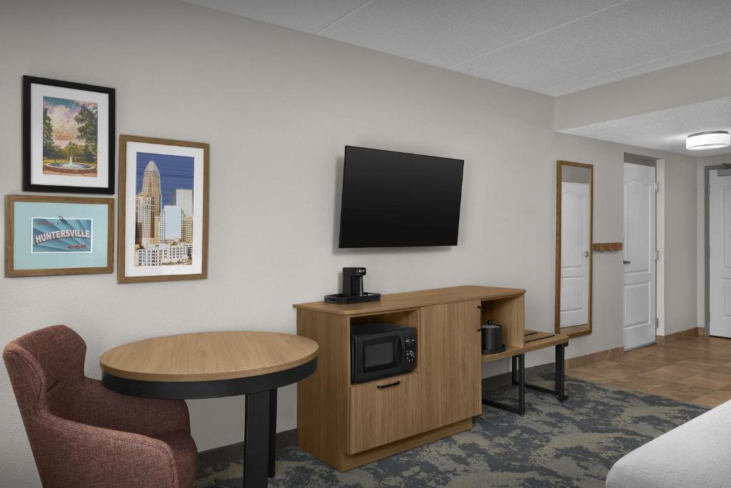 Hampton Inn & Suites Huntersville - Error