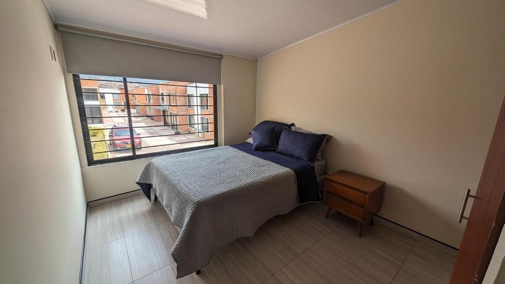 En eller flere senge i et værelse på Perfect Escape in Paipa Spacious, Cozy & Peaceful