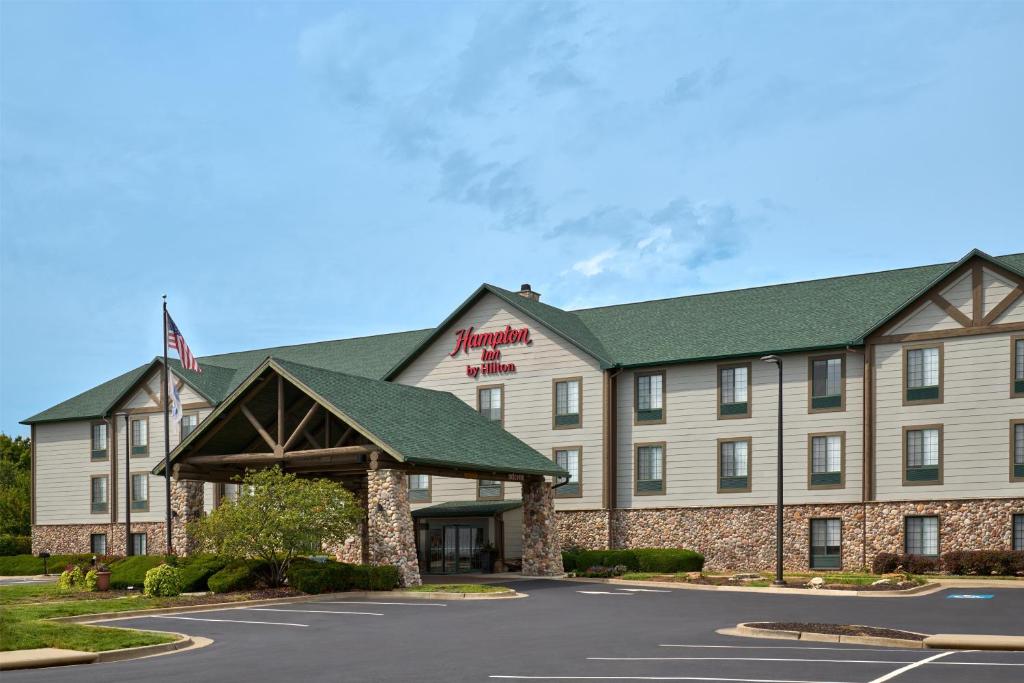 a rendering of the front of a hotel at Hampton Inn Kansas City The Legends in Kansas City