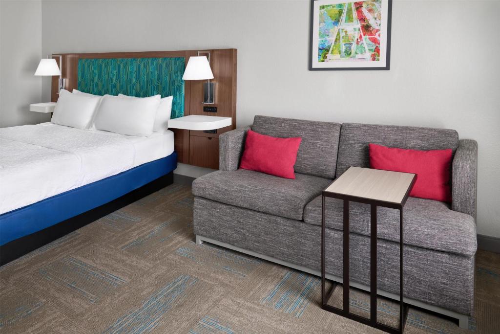 Hampton Inn Kansas City The Legends - Studeerkamer Met Kingsize Bed - Niet-Rokers