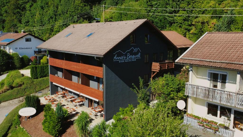 an aerial view of a hotel room with a building at Annies Bergwelt Haus Waldliebe in Bodenmais
