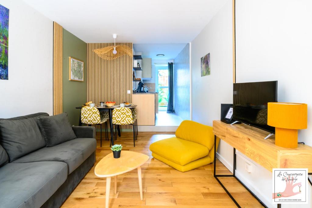 a living room with a couch and a yellow chair at Joli gîte centre historique de Milly 2-4 personnes in Milly-la-Forêt