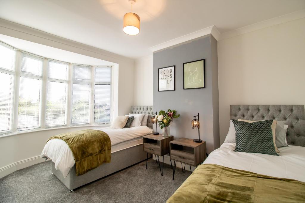 a bedroom with two beds and a window at Kingley Court By Greenstay Serviced Accommodation - A Newly Refurbished 2 Bed Flat In Gateshead - Ideal For Contractors - Business Travellers & Relocations - 10 Mins From Newcastle City Centre - Free Parking - Fast Wi-Fi in Gateshead