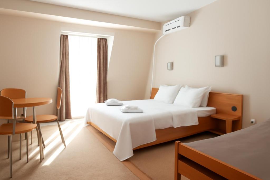 
Triple room ( double bed + single bed )
