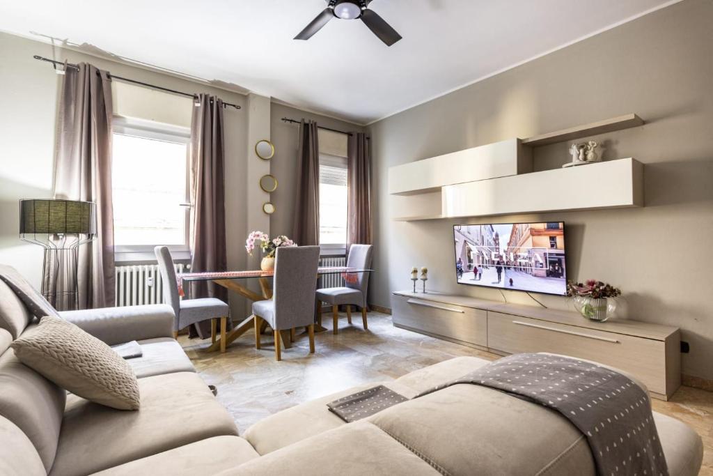 a living room with a couch and a tv at Incanto casa vacanza in Faenza