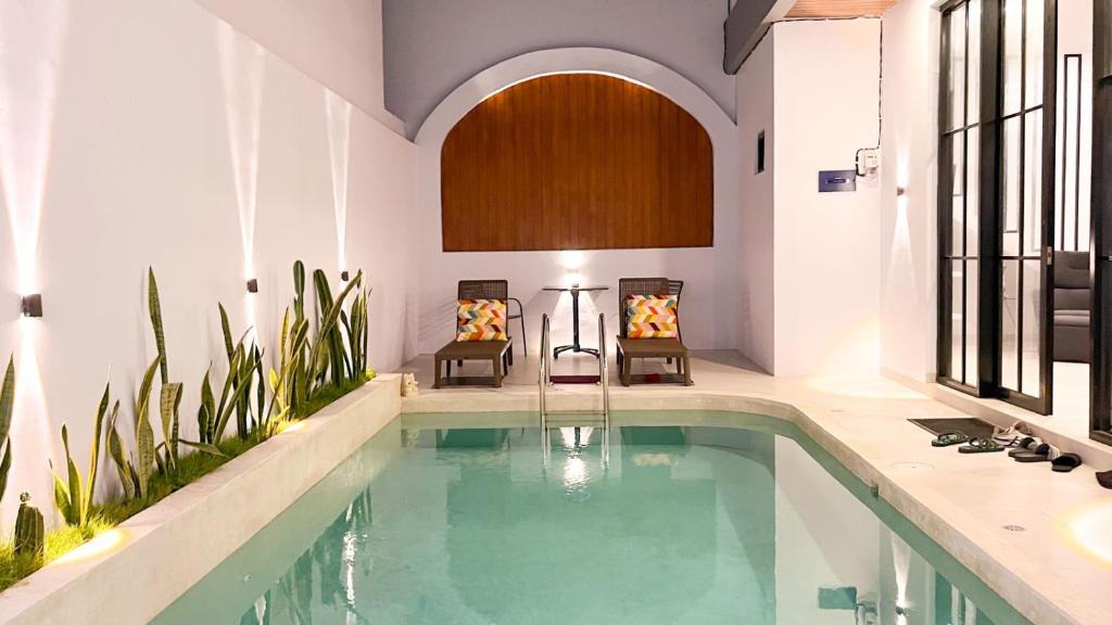 Bazén v ubytování Villa MORGAN nebo v jeho okolí