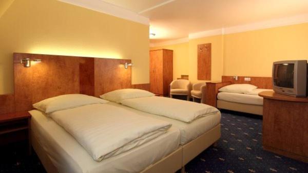 Postel nebo postele na pokoji v ubytování Aparthotel Astro - Nichtraucherhotel
