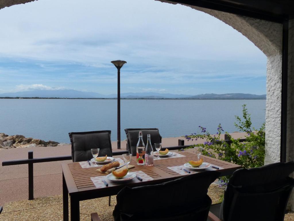 Grand appartement face au lac, vue sur les Pyrénées