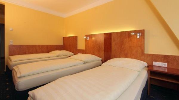 Postel nebo postele na pokoji v ubytování Aparthotel Astro - Nichtraucherhotel