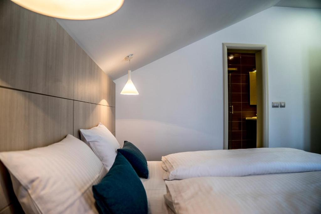 Postel nebo postele na pokoji v ubytování Hotel Kapetanovina
