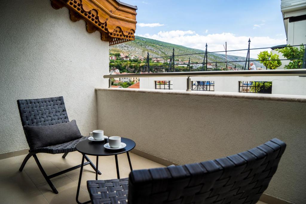 Nespecifikovaný výhled na hory nebo výhled na hory při pohledu z hotelu