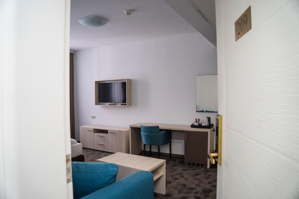 TV a/nebo společenská místnost v ubytování Hotel Kapetanovina