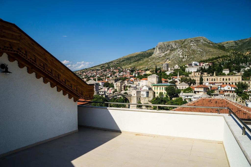Nespecifikovaný výhled na hory nebo výhled na hory při pohledu z hotelu