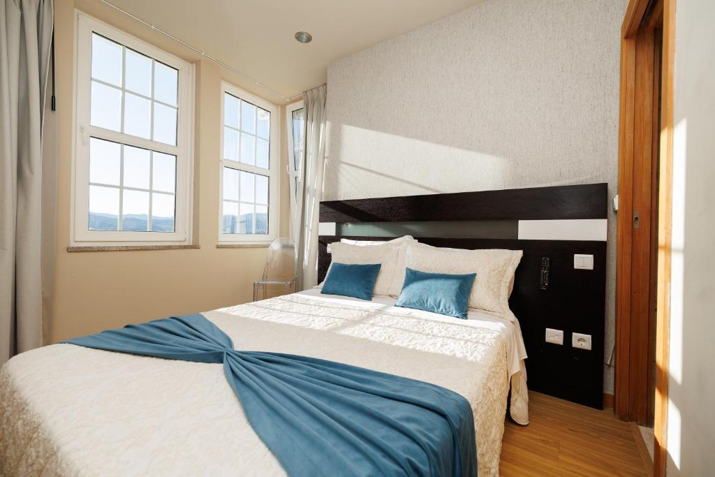 Postel nebo postele na pokoji v ubytování Residencial Portas do Sol