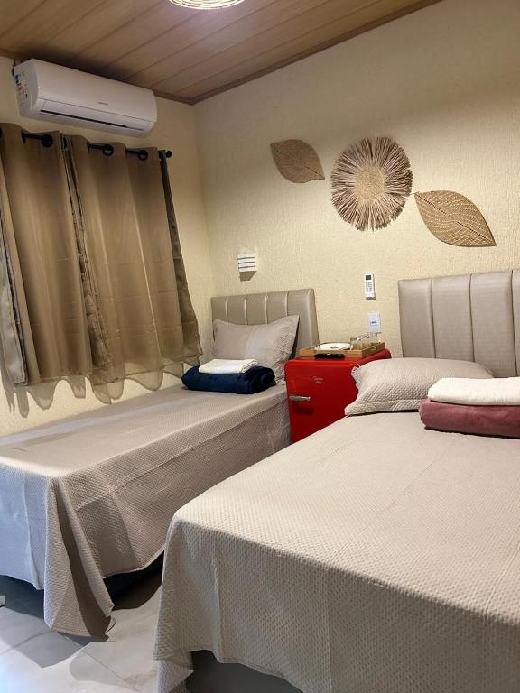 a room with two beds in a room at Suite Tarituba 3 in Angra dos Reis