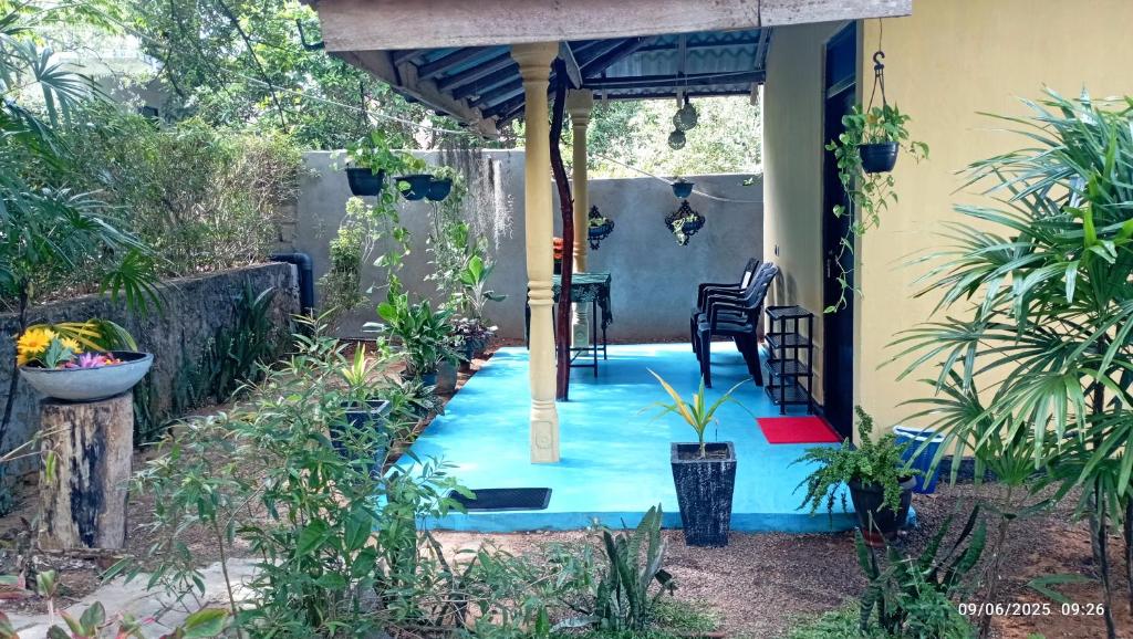 En have udenfor Quiet Place villa with kitchen