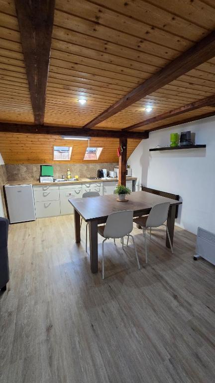 Cozy studio with Roof Terrace for 3 - Resim 18