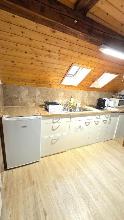 Cozy studio with Roof Terrace for 3 - Resim 16