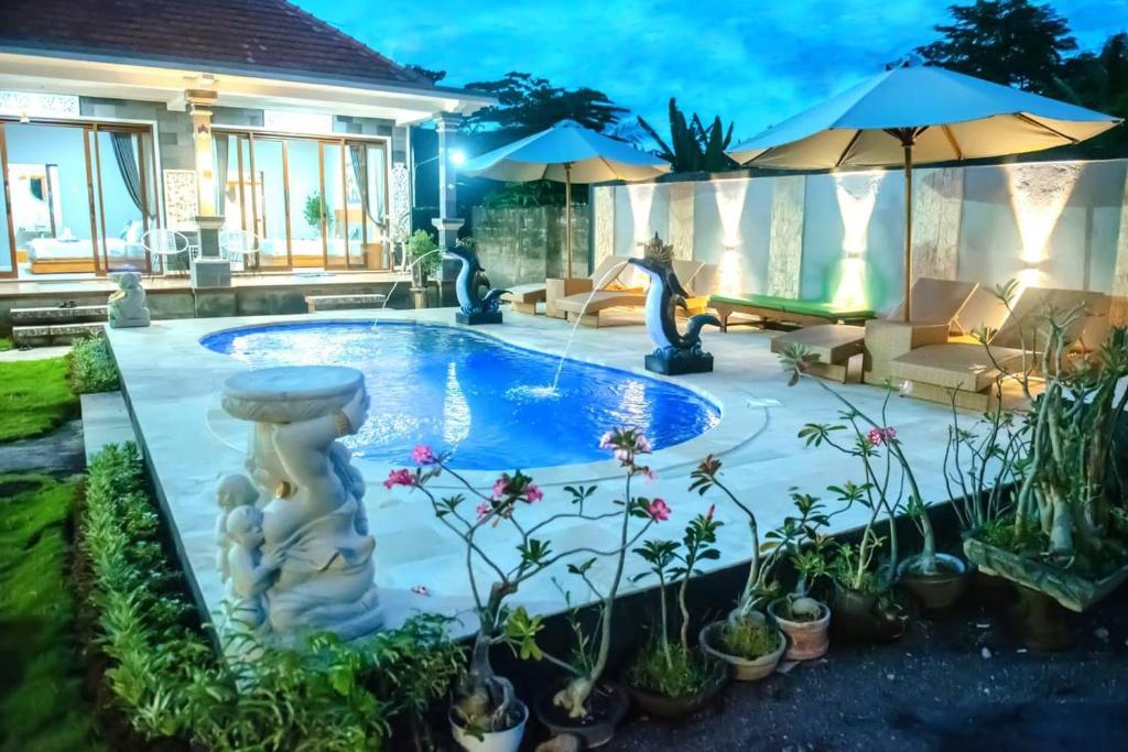 Bazén v ubytování Nada Garden Villas 3 Bedroom - Lovina Buleleng Bali nebo v jeho okolí