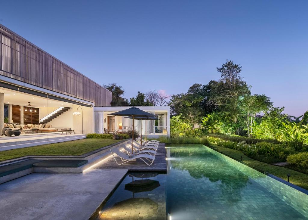 La Maison d'Ulysse - Luxury 4-Bedroom Villa with Pool in Canggu