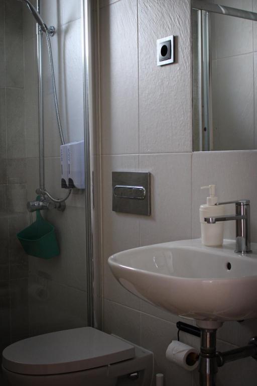 Like a Local Guest House - 8