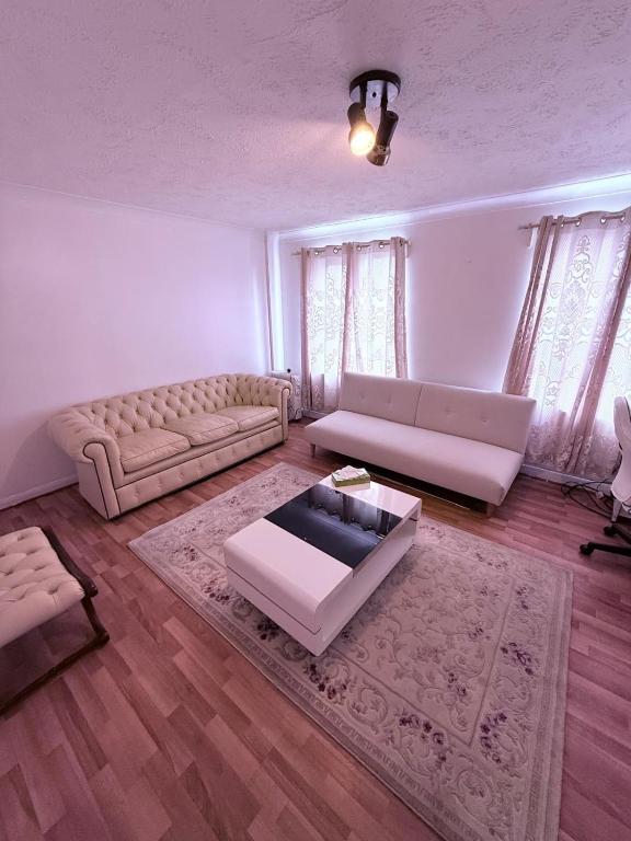 Istumisnurk majutusasutuses Modern, Spacious 2-Bed Maisonette in Brockley