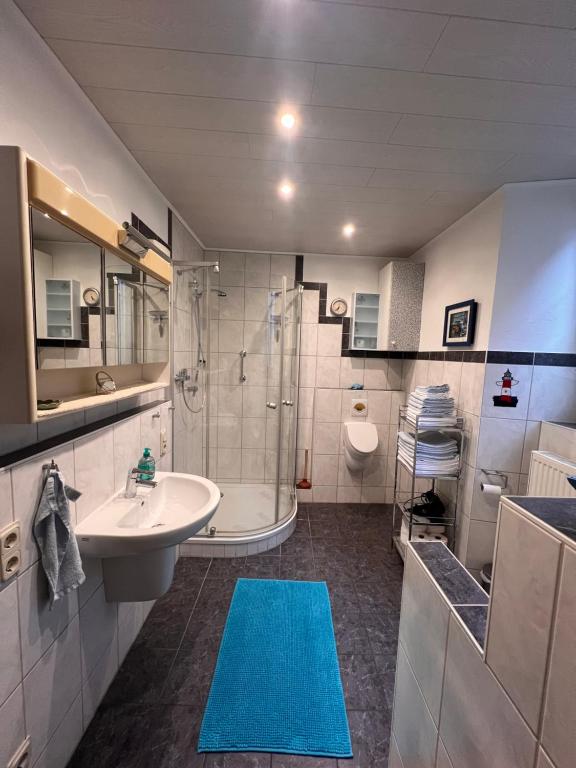 Ένα μπάνιο στο Ferienwohnung Haus Kreuz