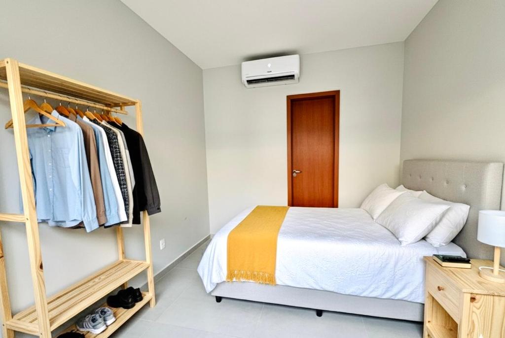 a bedroom with a bed and a closet at Le Chardon Residence in Ananindeua