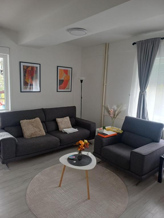 Χώρος καθιστικού στο Urban Hub Apartment