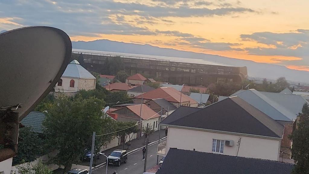 een uitzicht op een stad met gebouwen en een straat bij Comfort Apartment Near Staidum in Ganja
