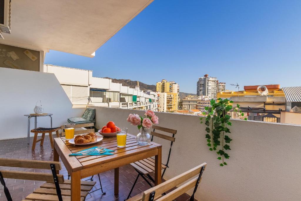 Terraza luminosa, céntrico, a 10 min de la playa