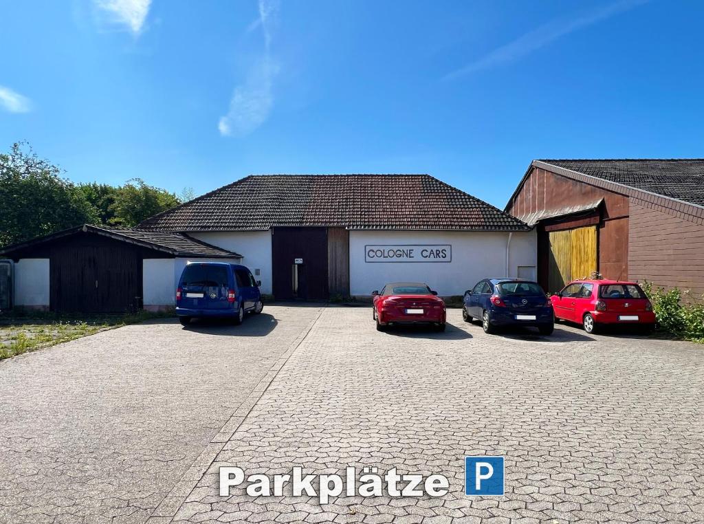 a group of cars parked in a parking lot at Bienenhaus in Troisdorf