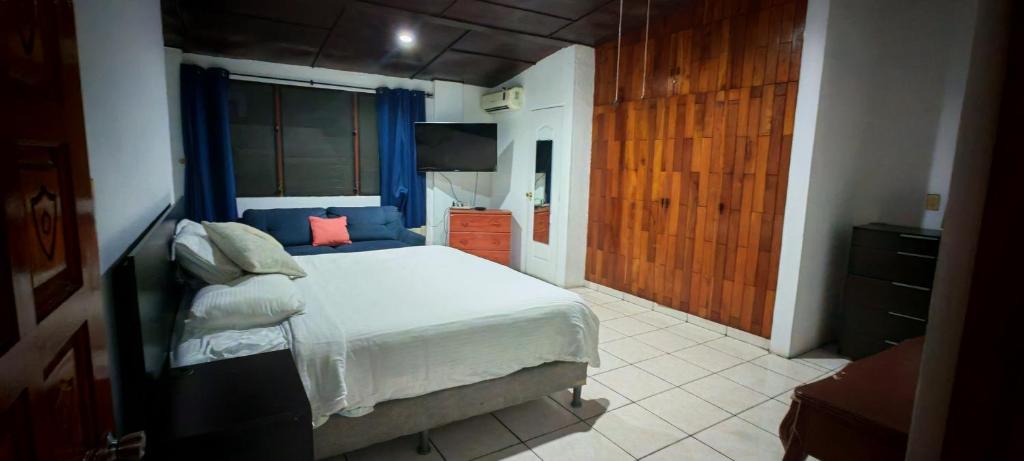 Ένα ή περισσότερα κρεβάτια σε δωμάτιο στο Habitación Lomas de San Francisco