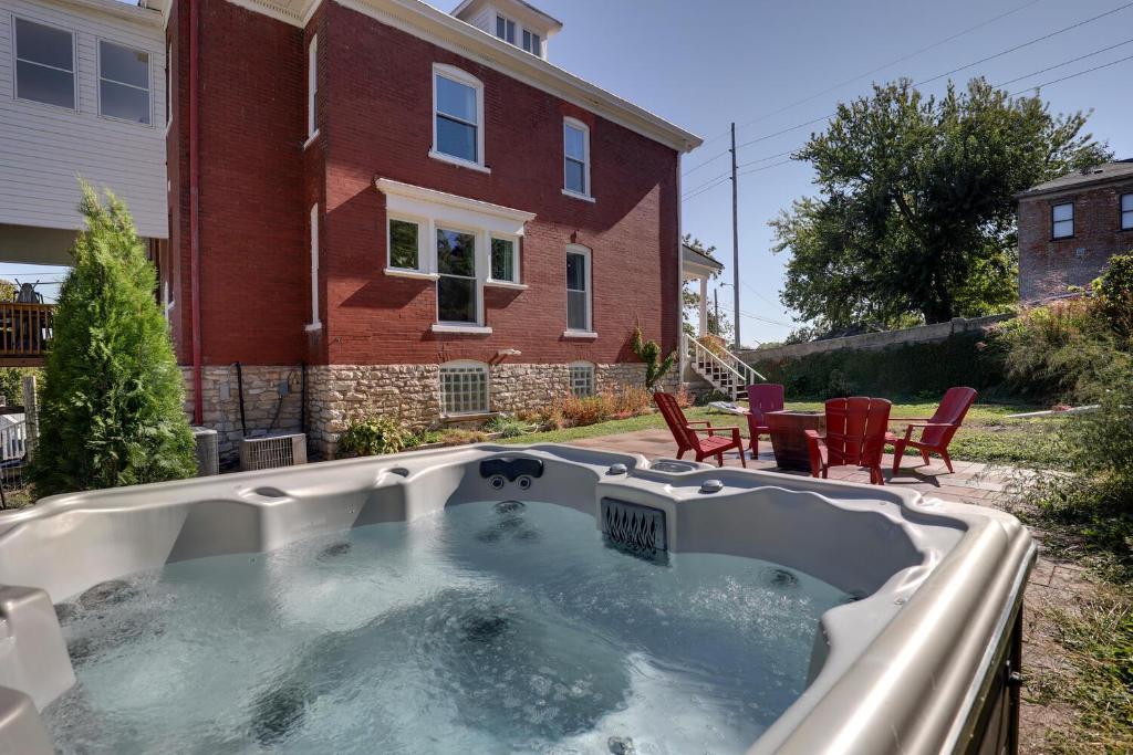 Curated visual reference: Gallery Detail: Charming Escape Private Hot Tub Hannibal Updated Prices 2026