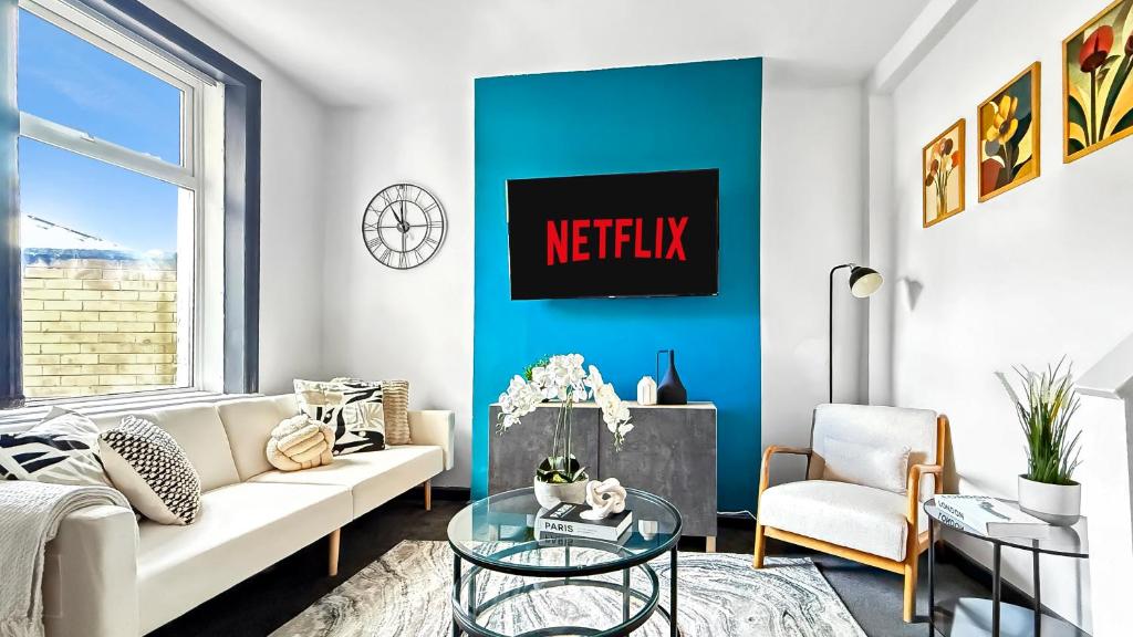 Istumisnurk majutusasutuses Stylish 3 bed home in Burnley by Lyx Stays, Ideal for Contractors, Weekend Getaways and Business Travellers - with Free Parking