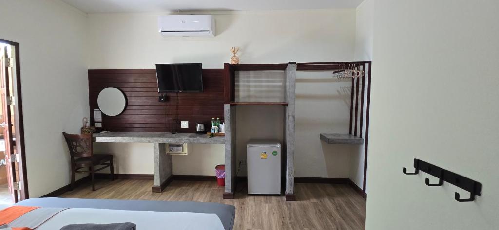 Baan Suan Rim Klong Resort - 8