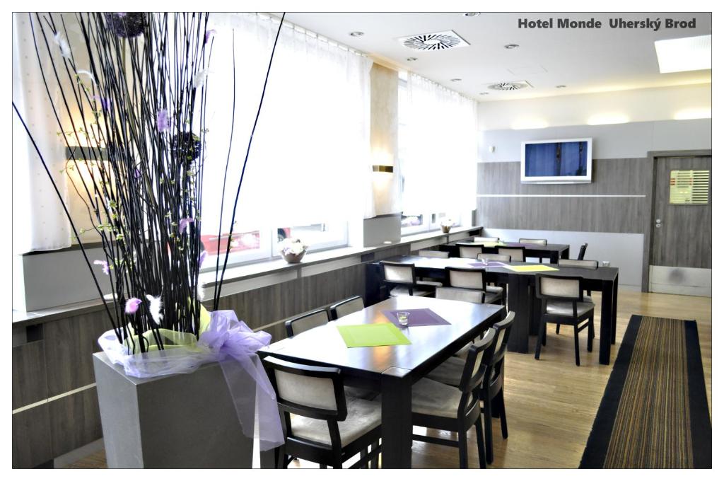 Restaurace v ubytování Hotel Monde