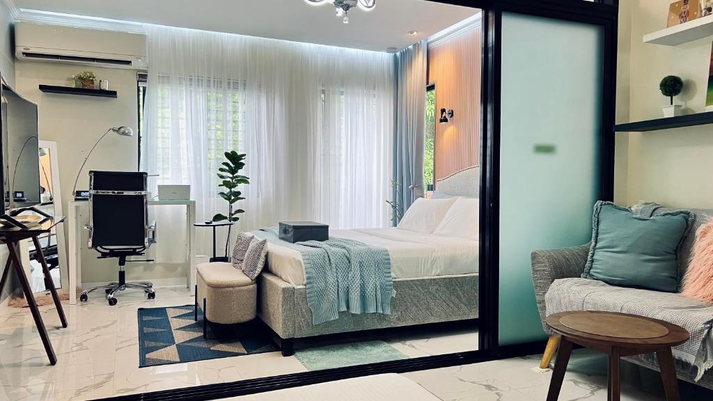 Φωτογραφία από το άλμπουμ του Cozy Nest Fully-furnished apartment with Manila Skyline View Rooftop σε Angono