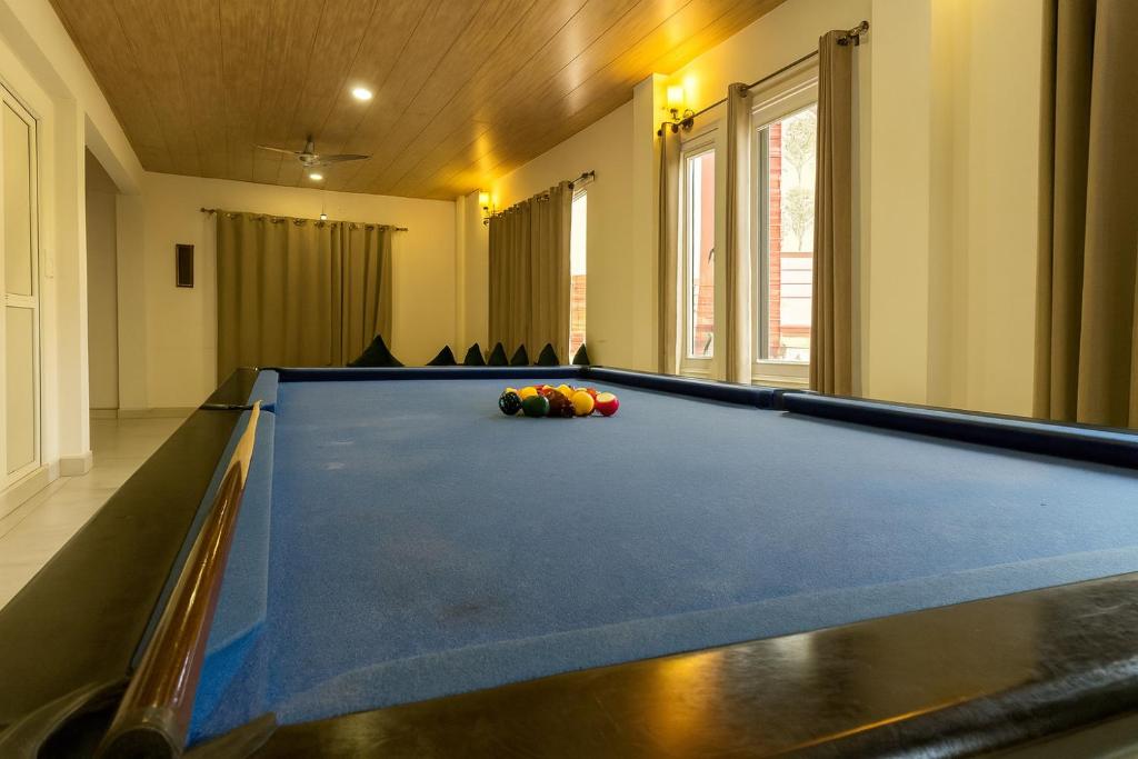 Una mesa de billar en Around stays, Tapovan, Rishikesh