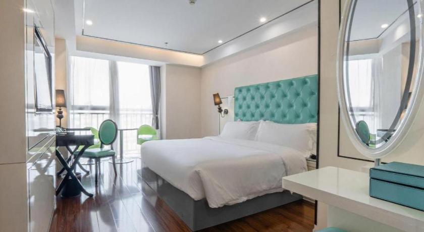 Postel nebo postele na pokoji v ubytování Xana Lite Anqing Yuexi Swan Squre Branch