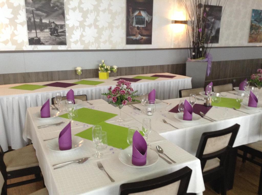 Restaurace v ubytování Hotel Monde