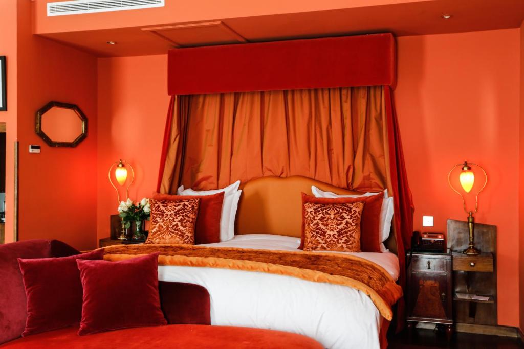Postel nebo postele na pokoji v ubytování Hôtel particulier Le DOGE - Relais & Châteaux