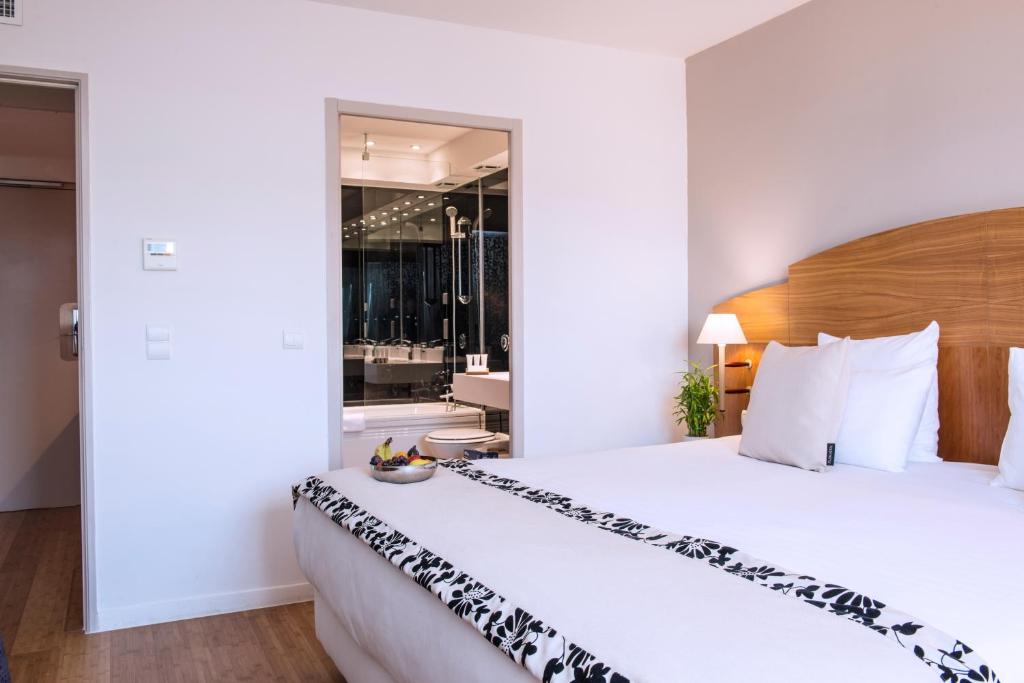 Postel nebo postele na pokoji v ubytování HÔTEL C SUITES chambres spacieuses