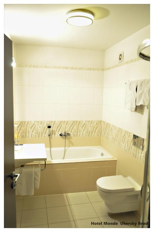 Koupelna v ubytování Hotel Monde